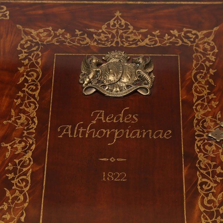 ANTİKA KİTAP FORMUNDA MAUN KUTU