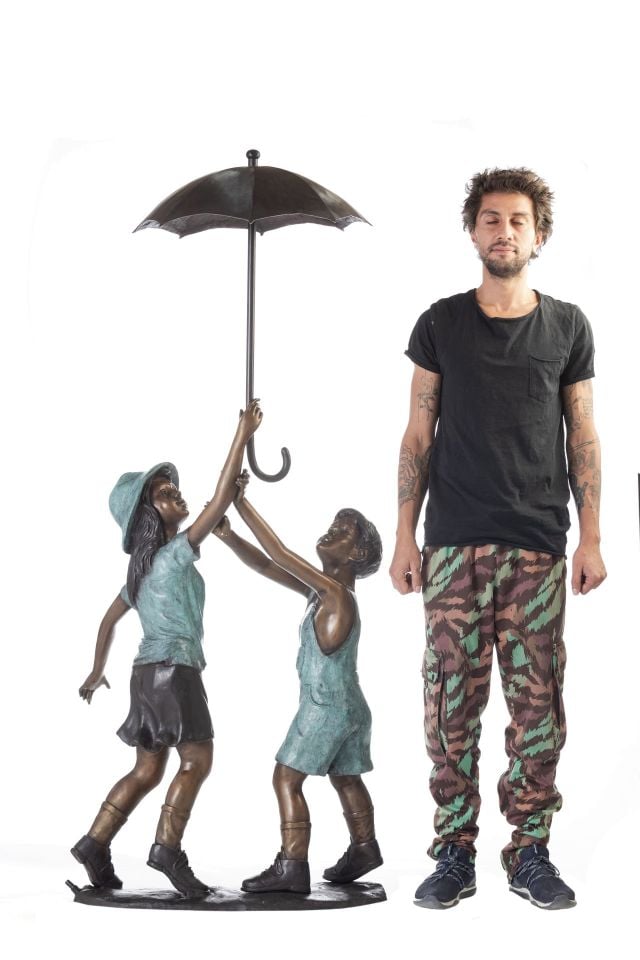 ŞEMSİYE ALTINDA ÇOCUKLAR - FISKİYE