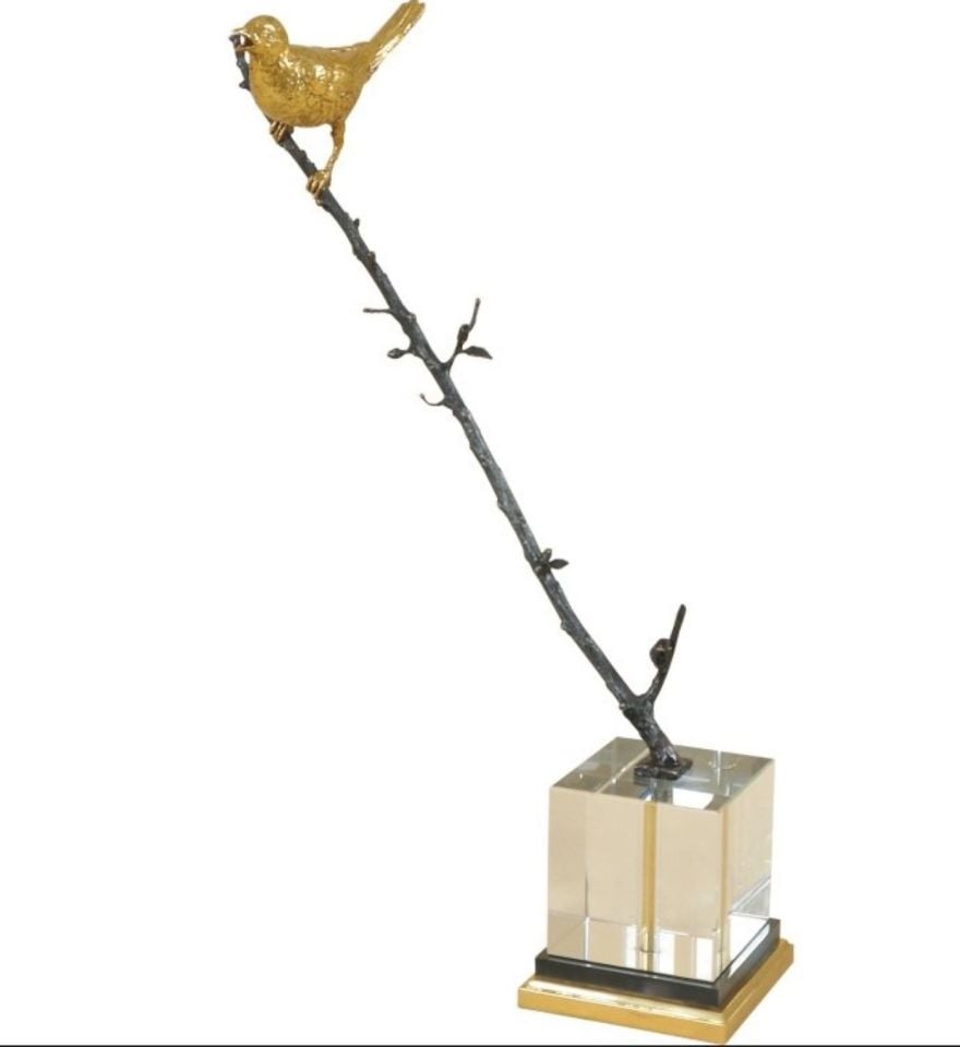 DALDA BİR KUŞ FİGÜRÜ