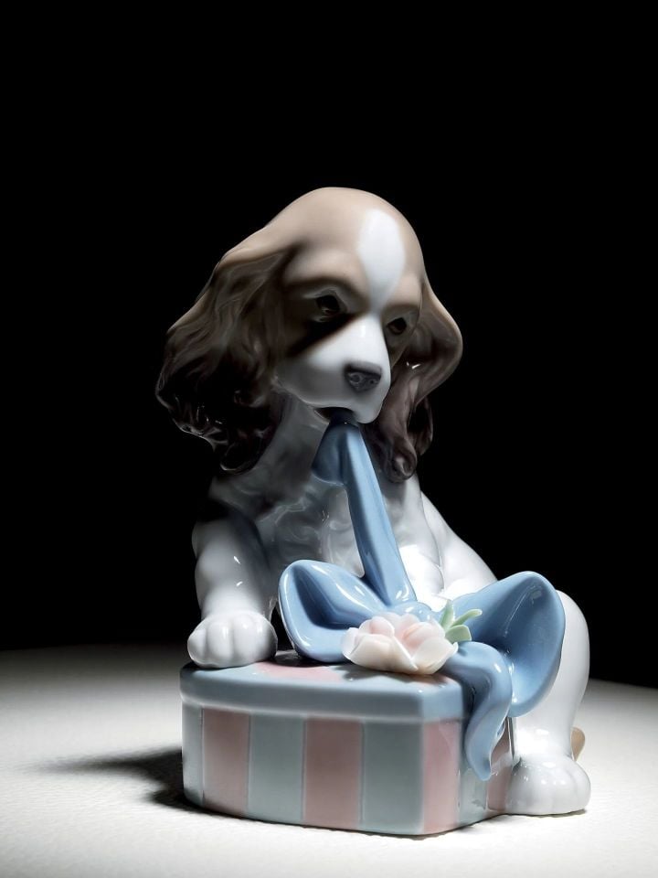 SABIRSIZ KÖPEK FİGÜRÜ