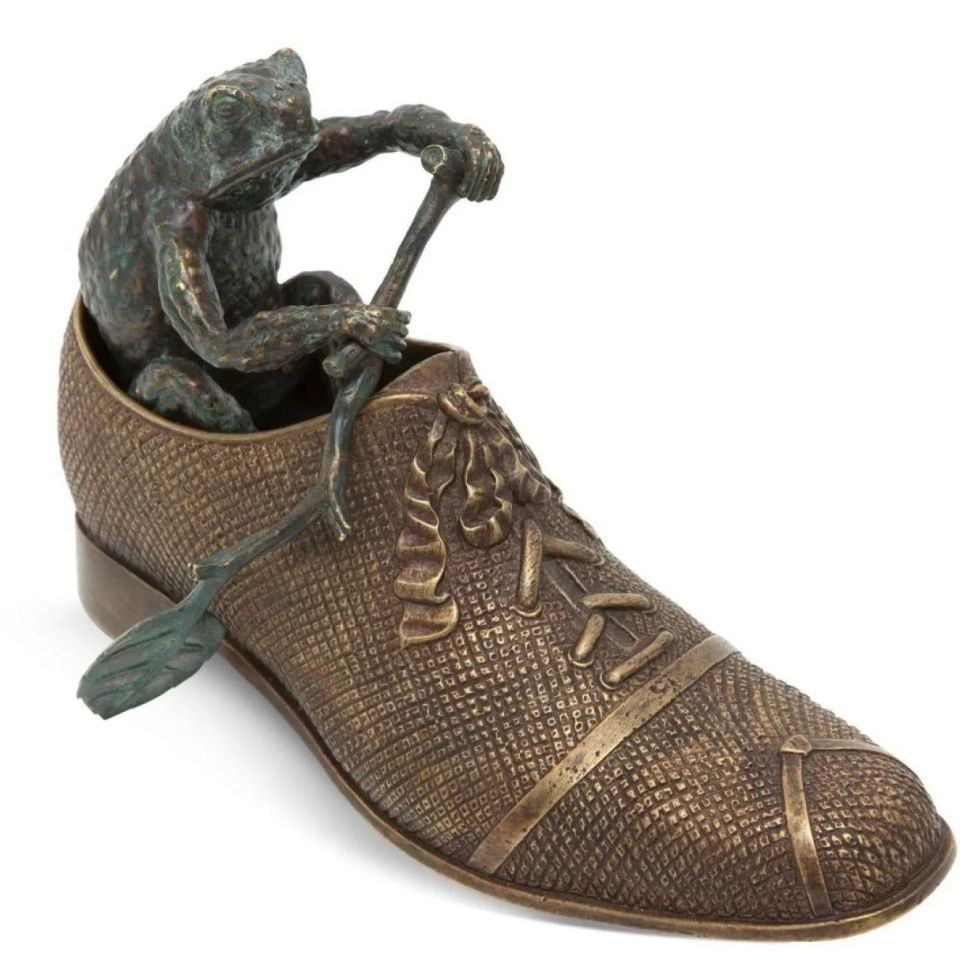 BRASS FROG ROWING A SHOE