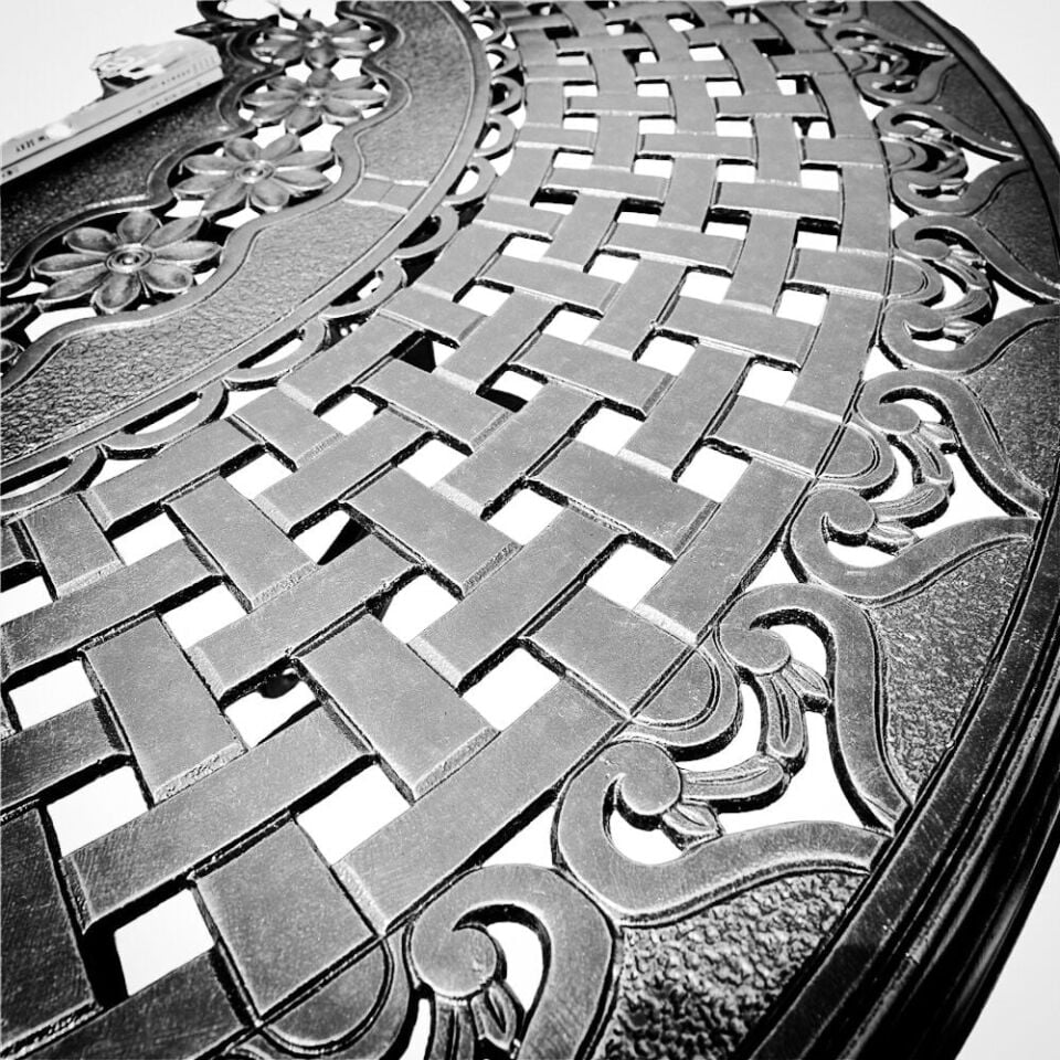 YUVARLAK MASA - ROUND TABLE